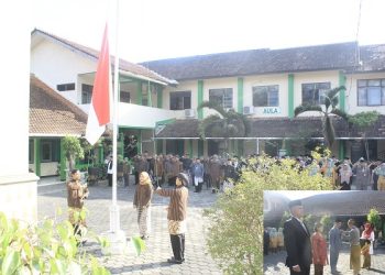 Upacara Pengibaran Bendera Memperingati HUT RI Ke-78 Kankemenag Kab. Temanggung