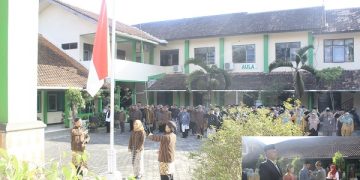 Upacara Pengibaran Bendera Memperingati HUT RI Ke-78 Kankemenag Kab. Temanggung