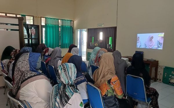 DWP Kemenag Kab. Temanggung Ikuti Pengajian Rutin Bulanan DWP Kemenag RI Via Zoom