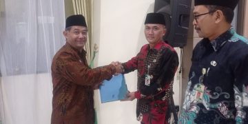 Kepala Kankemenag Temanggung Serahkan DIPA Tahun 2024 dan SK Pengelola Keuangan