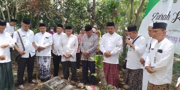 Peringati HAB ke- 78 Kemenag Kab. Temanggung Lakukan Ziarah Kubur
