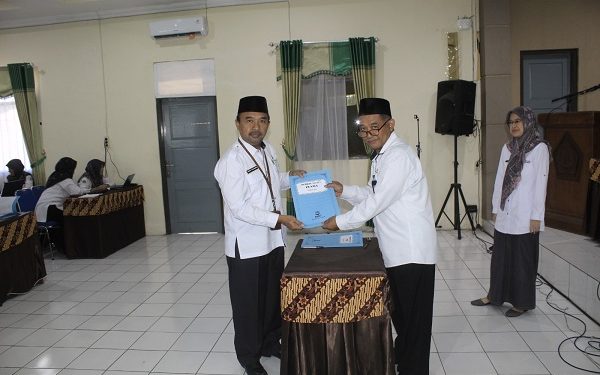 Reviu Perjanjian Kinerja Dan Penandatanganan Perkin 2024 di Lingkungan Kankemenag Kab. Temanggung