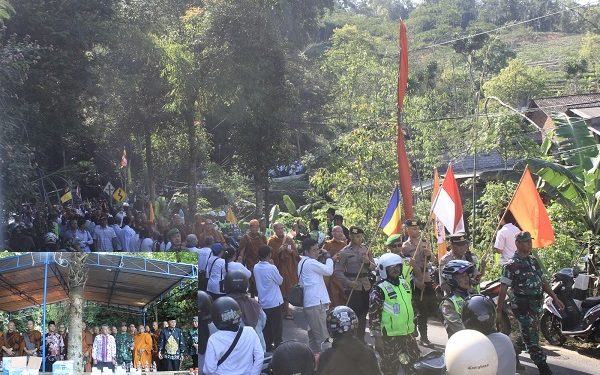 Penyambutan Biksu Thudong di Temanggung