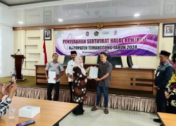 Penyerahan Sertifikat Halal RPH / RPU Kab.  Temanggung