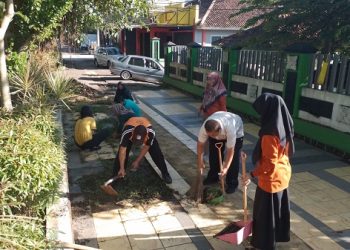 Kemenag Kab. Temanggung Lakukan Gerakan Jum`at Bersih