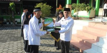 Penyerahan SK Pensiun dan SK Kenaikan Pangkat di Lingkungan Kemenag Kab. Temanggung