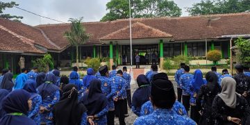 Upacara Penghormatan Bendera di Lingkunagan Kankemenag Kab. Temanggung