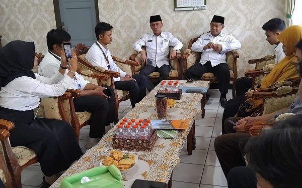 Kepala Kankemenag Kab. Temanggung Lepas Mahasiswa PPL UIN Salatiga