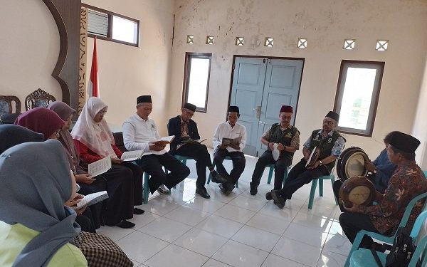 KUA Kec. Kandangan Peringati  Maulid Nabi Muhammad SAW Dengan Berzanji