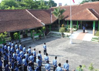 Upacara Penghormatan Bendera di Lingkungan Kankemenag Kab. Temanggung