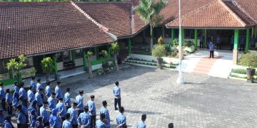 Upacara Penghormatan Bendera di Lingkungan Kankemenag Kab. Temanggung