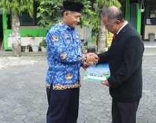 Penyerahan SK Pensiun di Lingkungan  Kemenag Kab. Temanggung