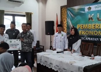 Kakankemenag Serahkan Bantuan KUA Pemberdayaan Ekonomi Umat di Wilayah KUA Kec. Temanggung
