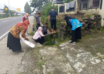 Antisipasi Banjir KUA Kecamatan Kledung Gelar Jum’at Bersih
