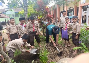 MIN 1 Temanggung Gelar Penanaman Pohon Dalam Rangka Gerakan Sejuta Pohon