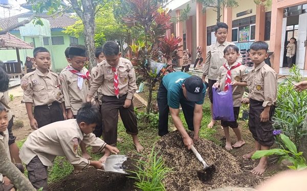MIN 1 Temanggung Gelar Penanaman Pohon Dalam Rangka Gerakan Sejuta Pohon