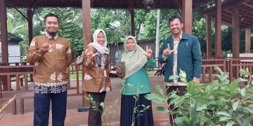 MIN 1 Temanggung Menerima  Bantuan Bibit Pohon Buah-Buahan dari DPRKPLH