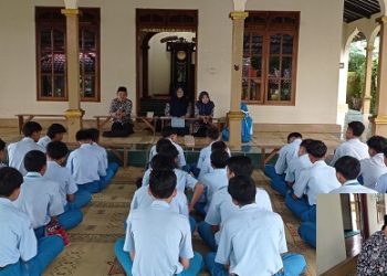 Penyuluh Agama Islam Jalankan Program Saroja di SMPN 1 Jumo Kab. Temanggung