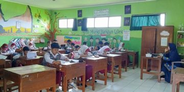 MIN 2 Temanggung Ajak Siswa Cinta Membaca Lewat Kegiatan Selisik (Selasa Literasi Asyik)
