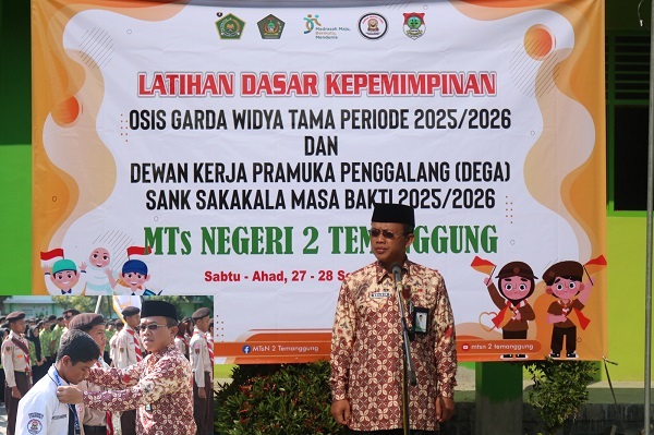Latihan Dasar Kepemimpinan Pengurus OSIS dan DEGA MTsN 2 Temanggung