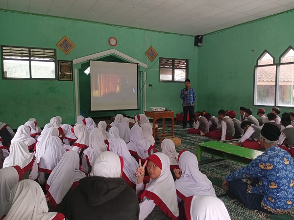 MIN 2 Temanggung Gelorakan Semangat Anti Narkoba pada Peringatan Hari Sumpah Pemuda