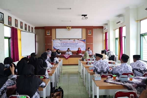 Perkuat Inovasi Pendidikan, MIN 2 Temanggung Lakukan Study Inspiratif ke MIN 2 Sleman