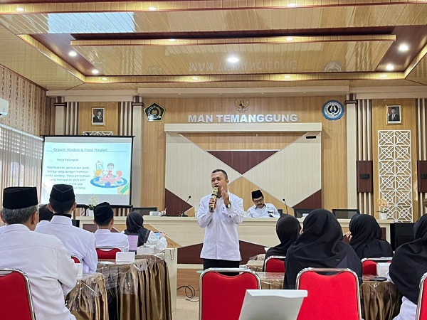 MAN Temanggung Gelar Kegiatan Sosialisasi In House Training (IHT) Kurikulum Berbasis Cinta