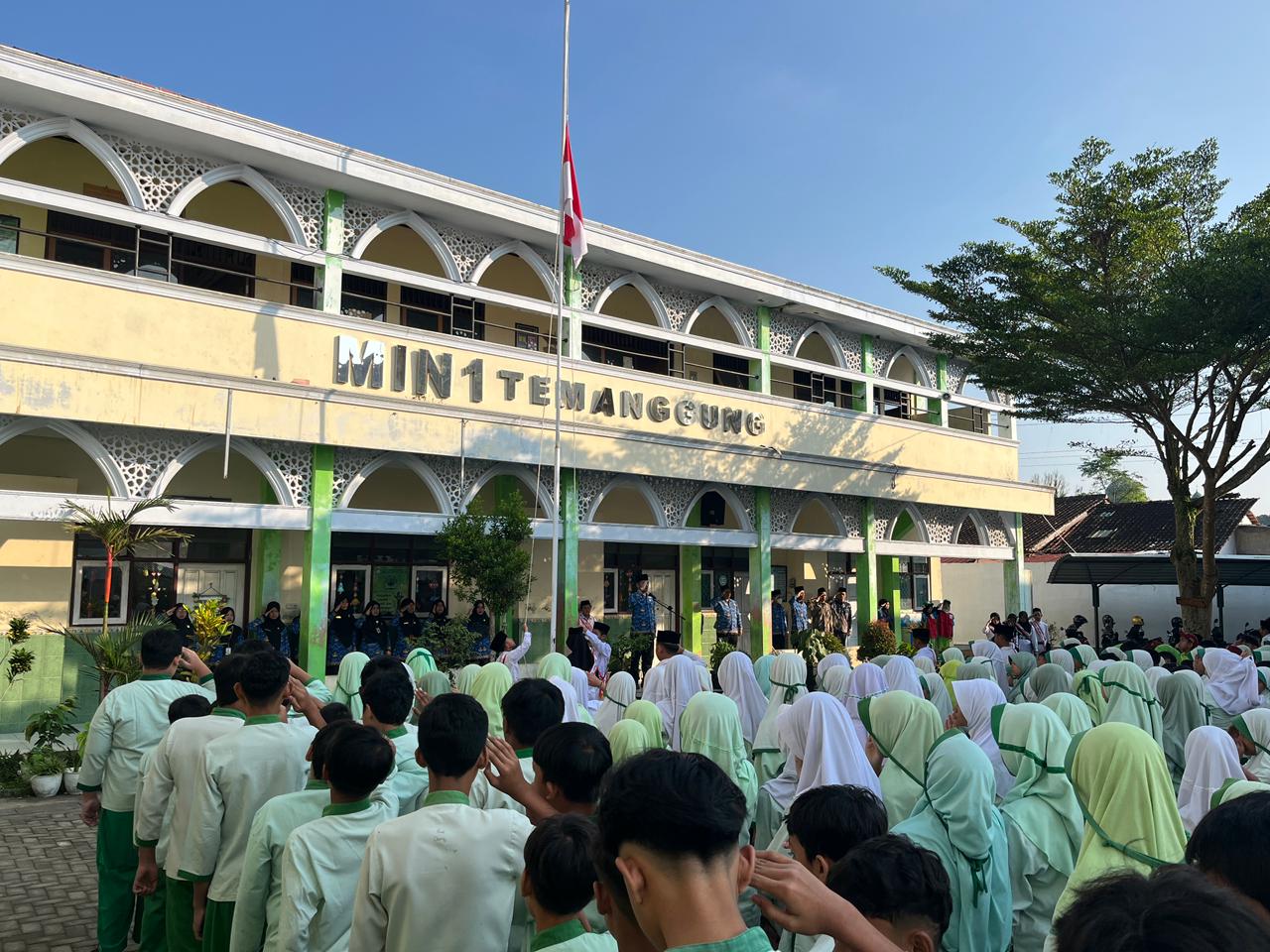 Kobarkan Semangat Harkitnas 2026, Siswa MIN 1 Temanggung Diajak Menjadi Generasi Emas yang Tangguh