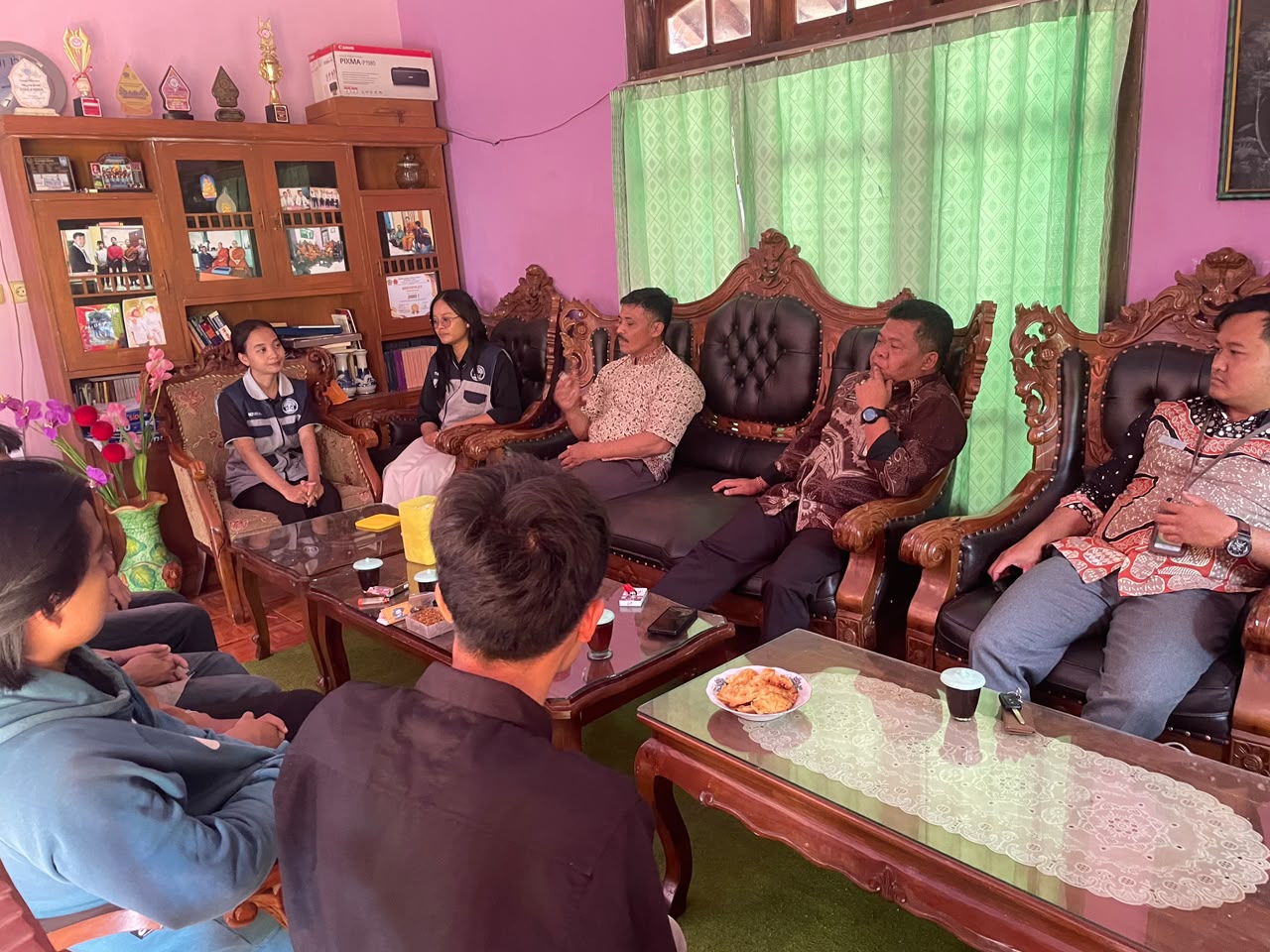 Kunjungi Posko KKN STABN Raden Wijaya, Penyelenggara Buddha Kemenag Temanggung Tekankan Pengabdian yang Bermanfaat