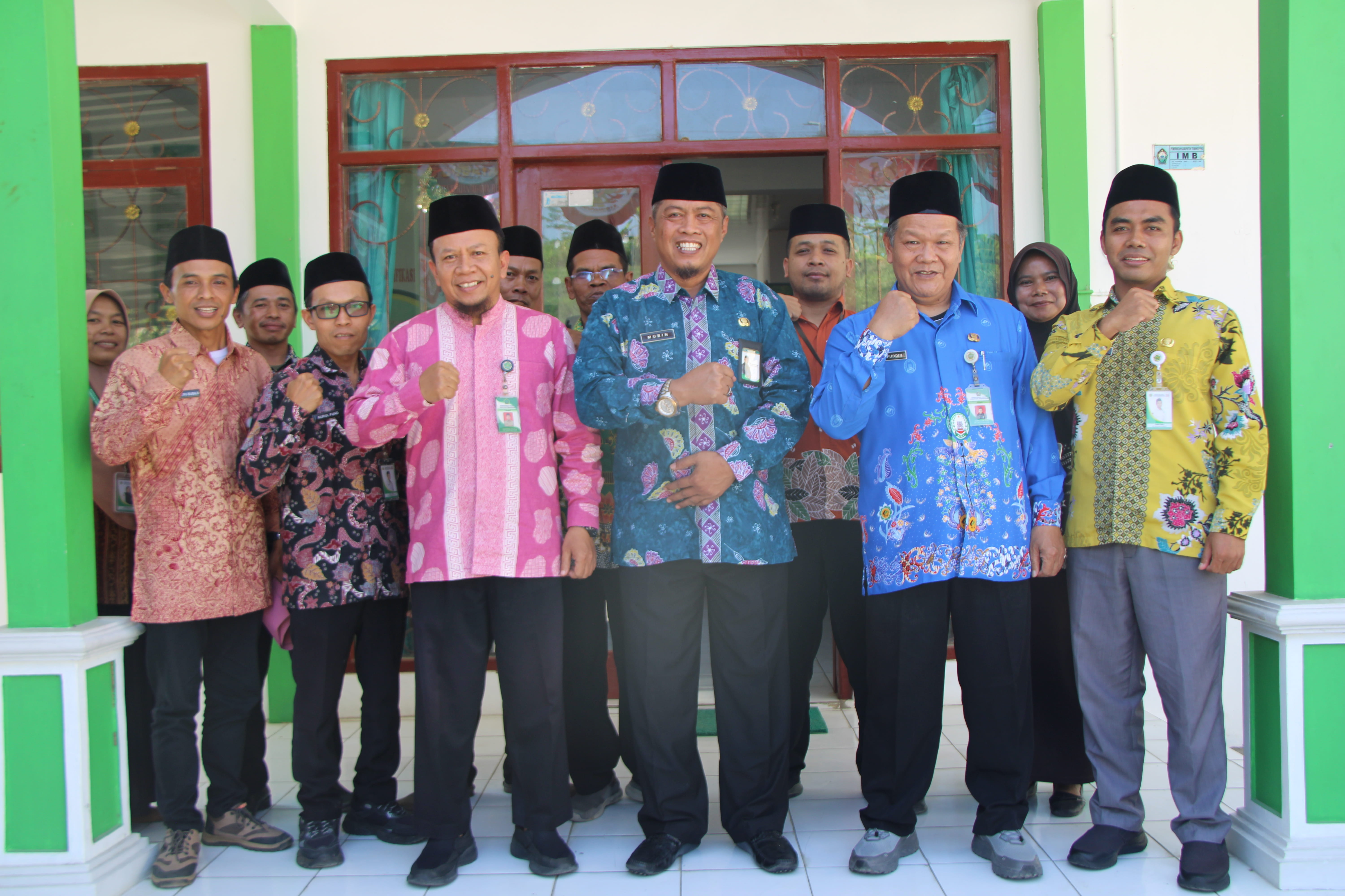 Kunjungan ke KUA Selopampang, Kakankemenag Temanggung Tekankan Administrasi yang Rapi dan Profesional