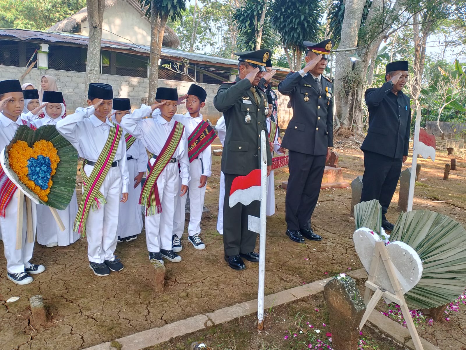 Tabur Bunga di Makam Para Pejuang Awal Kemerdekaan RI