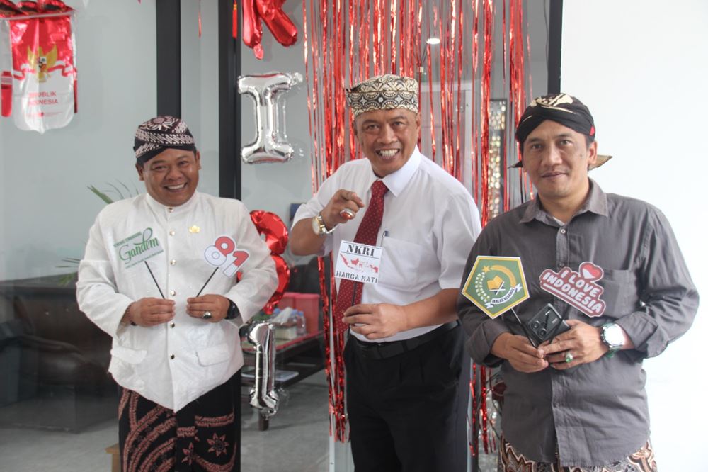 Semarak HUT ke-81 RI di Kemenag Temanggung Diwarnai Senam, Bazaar Kemerdekaan, Lomba-lomba dan Puncaknya menghias Tumpeng