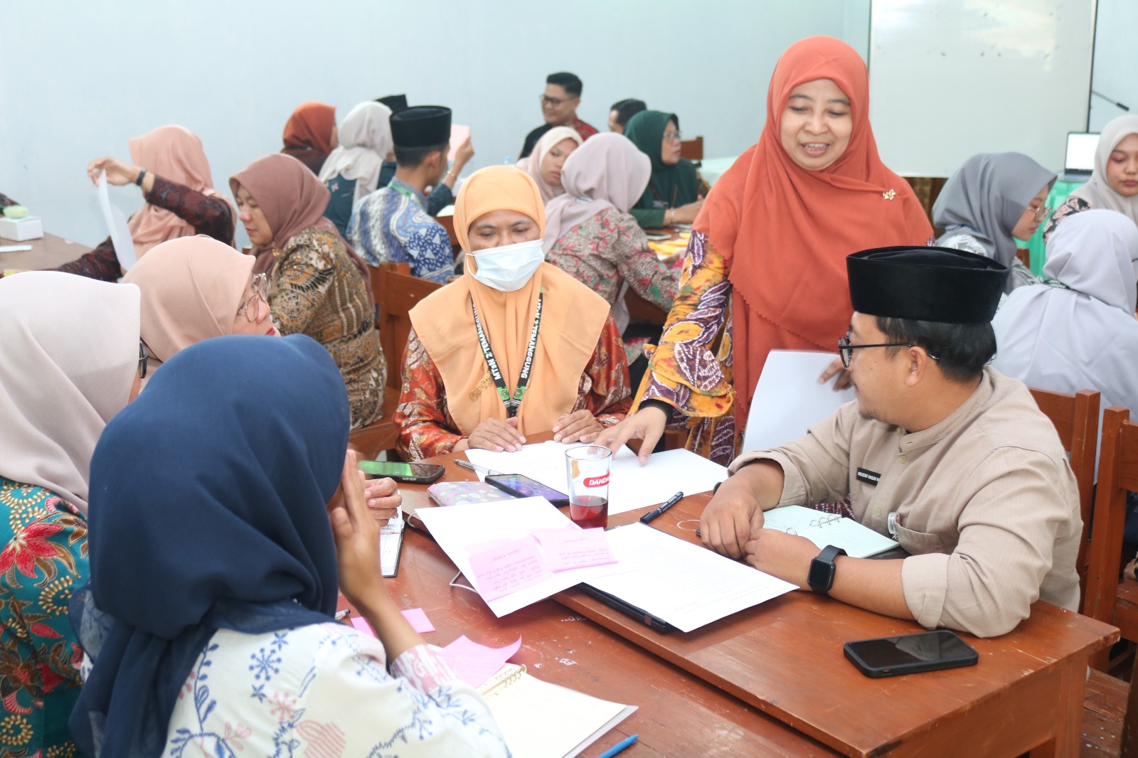 MTsN 2 Temanggung Perkuat Kompetensi Guru melalui Workshop KBC dan Deep Learning
