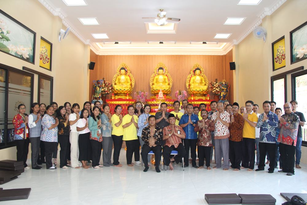 Kepala Kankemenag Temanggung Kunjungi Peserta Swayamvara Tripitaka Gatha di Vihara Veluvana