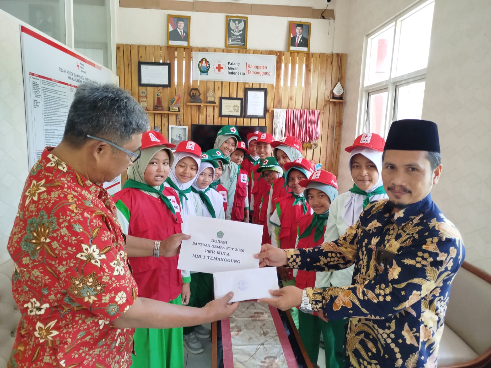 Langkah Kecil, Kepedulian Besar: PMR Mula MIN 1 Temanggung Bantu Saudara di NTT