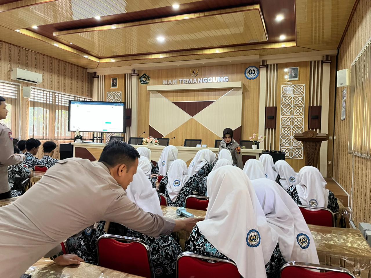 Tingkatkan Literasi Digital Siswa, Polres Temanggung Gelar Sosialisasi Program Paham AI di MAN Temanggung