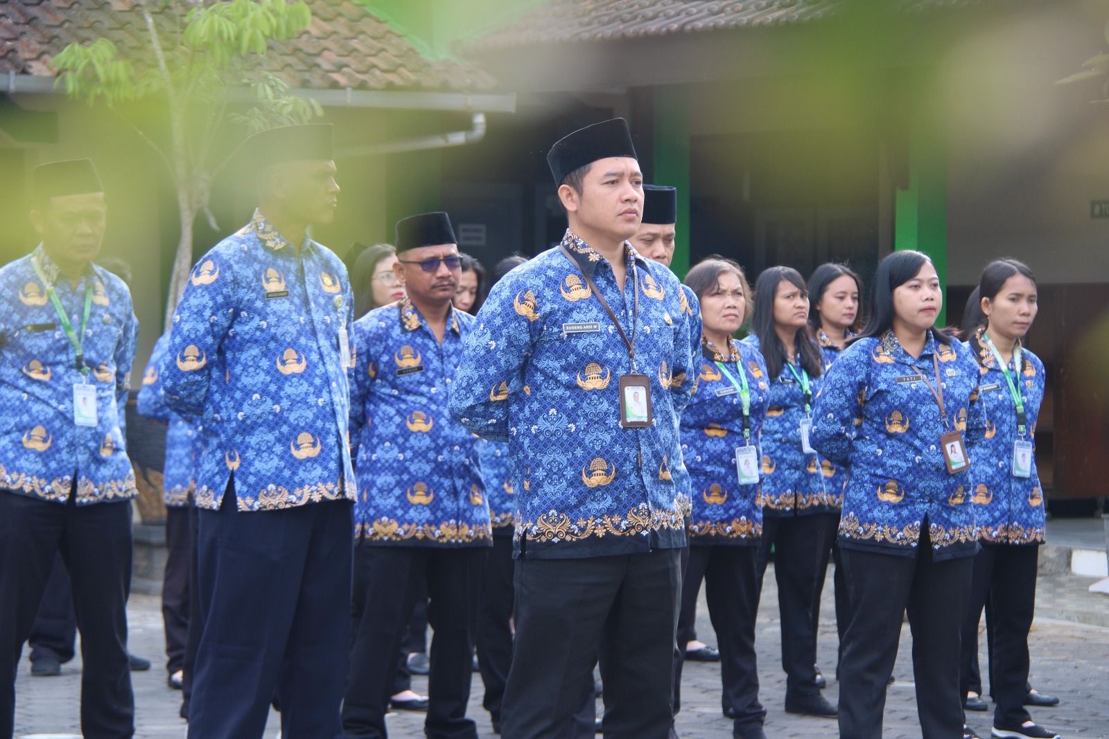 Kankemenag Temanggung Gelar Upacara Penghormatan Bendera, Tekankan Layanan Prima dan Berdampak