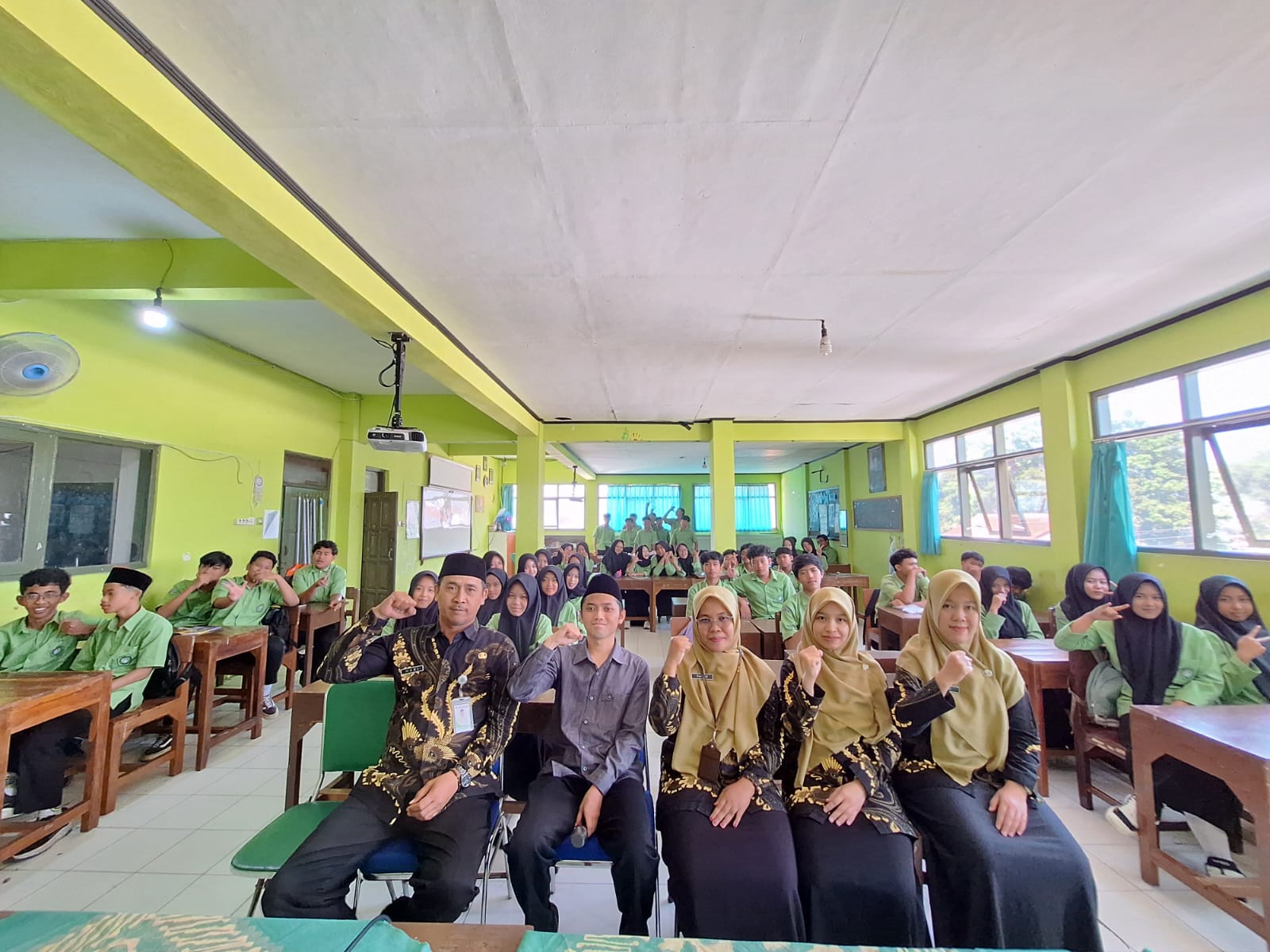 Benteng Generasi Muda, KUA Parakan Edukasi Siswa MA Muallimin lewat BRUS