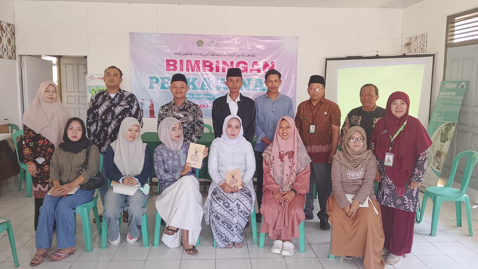 Unik! Catin Yang Akan Ijab Qobul Ikut Nimbrung Bimwin di KUA Kedu