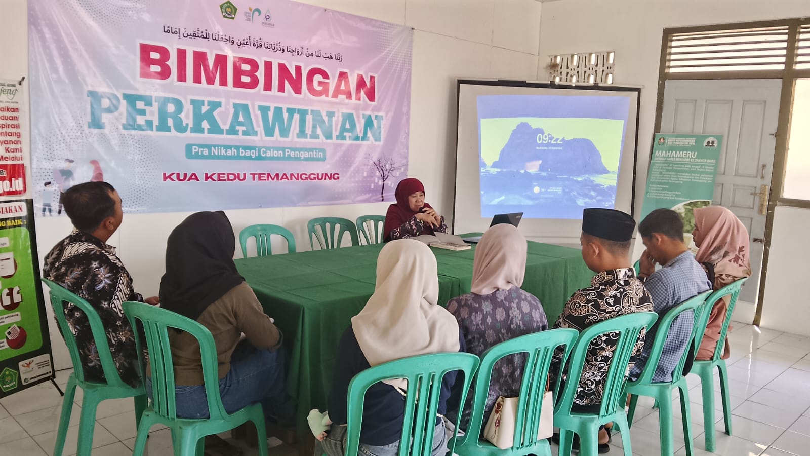 Unik! Catin yang akan Ijab Qobul Ikut Nimbrung Bimwin di KUA Kedu