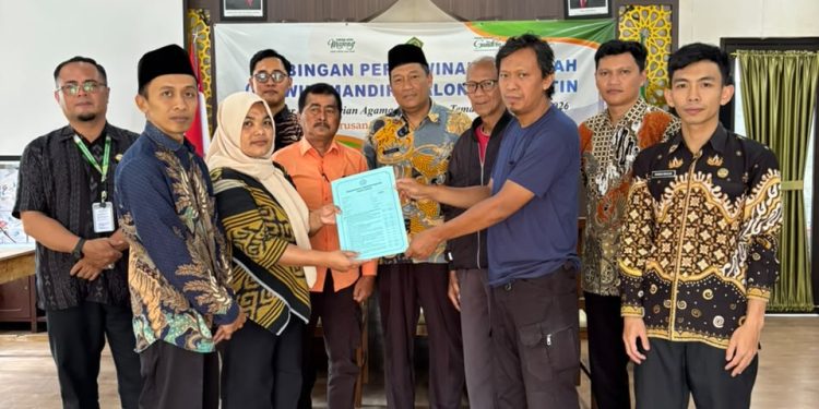 KUA Temanggung Fasilitasi Ikrar Wakaf Tanah untuk Pembangunan TPQ